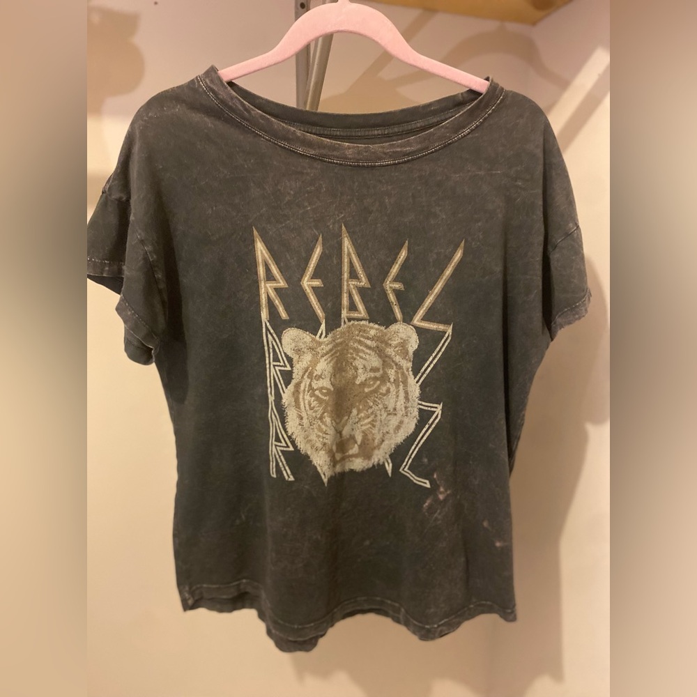 Vintage Canvas Rebel Women's Black Graphic Tee - Short Sleeve